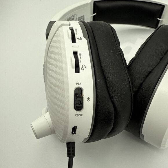 Turtle Beach Gaming Headset, White with Gray - Cables included - Picture 7 of 9